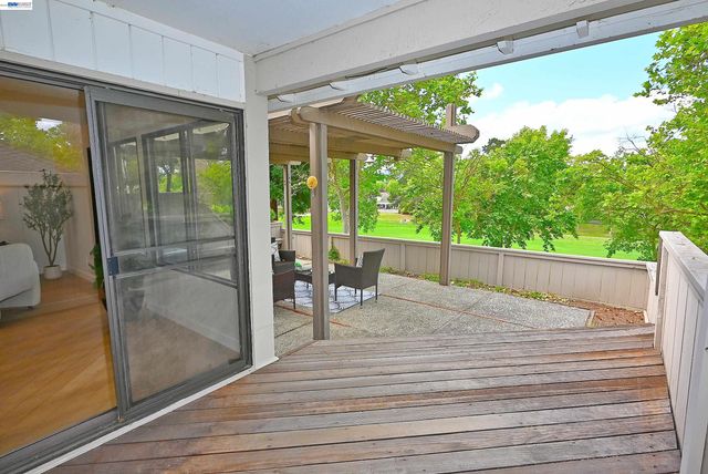 521 Silver Lake Dr, Danville, CA 94526