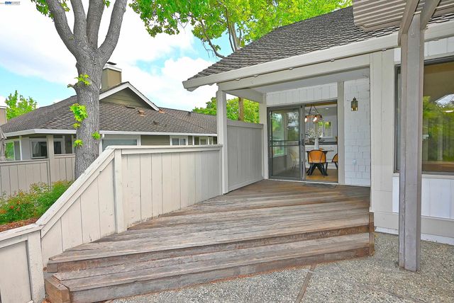 521 Silver Lake Dr, Danville, CA 94526