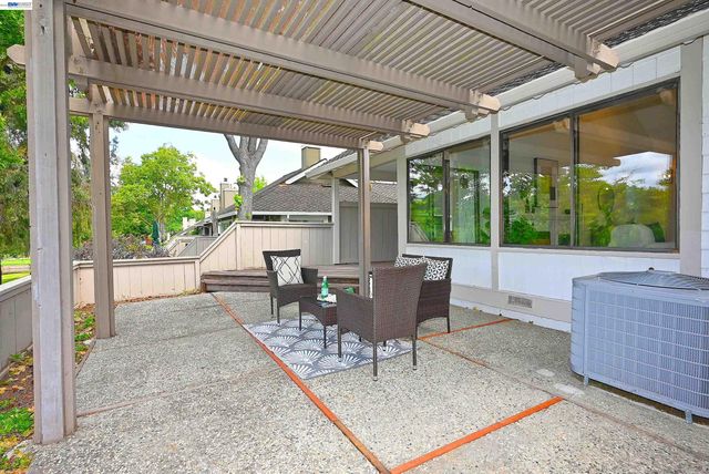 521 Silver Lake Dr, Danville, CA 94526
