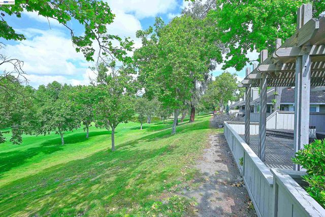 521 Silver Lake Dr, Danville, CA 94526