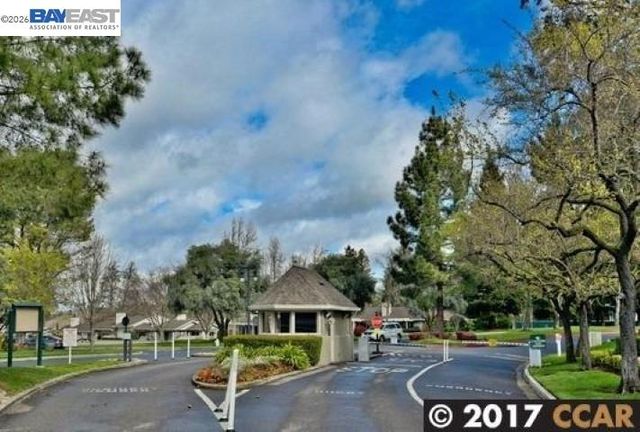 521 Silver Lake Dr, Danville, CA 94526