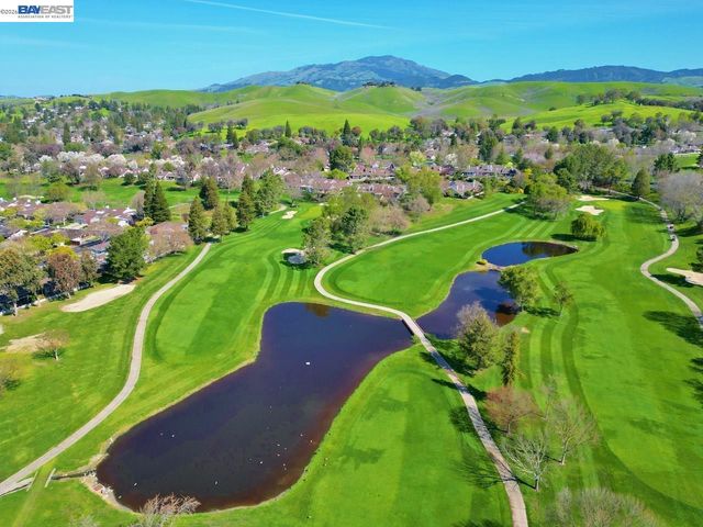 521 Silver Lake Dr, Danville, CA 94526