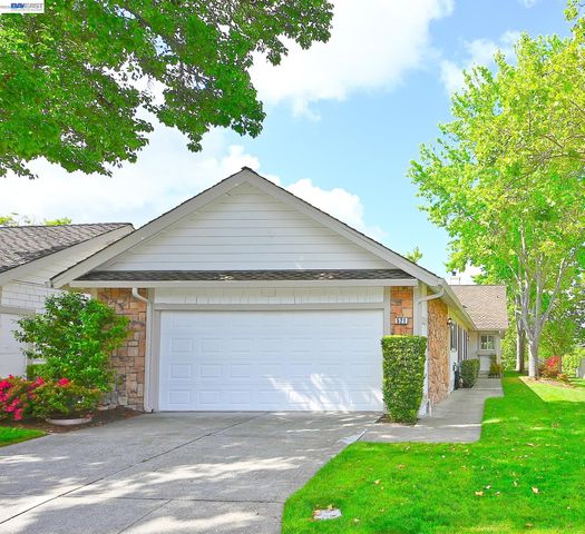 521 Silver Lake Dr, Danville, CA 94526