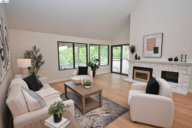 521 Silver Lake Dr, Danville, CA 94526