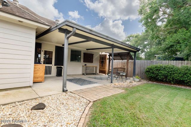 203 Blackwater River Drive, Lafayette, LA 70508