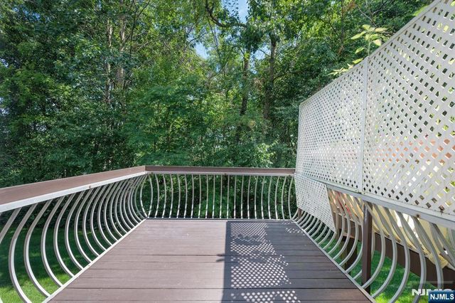 18 Guilford Court, Par-troy Hills Twp., NJ 07950