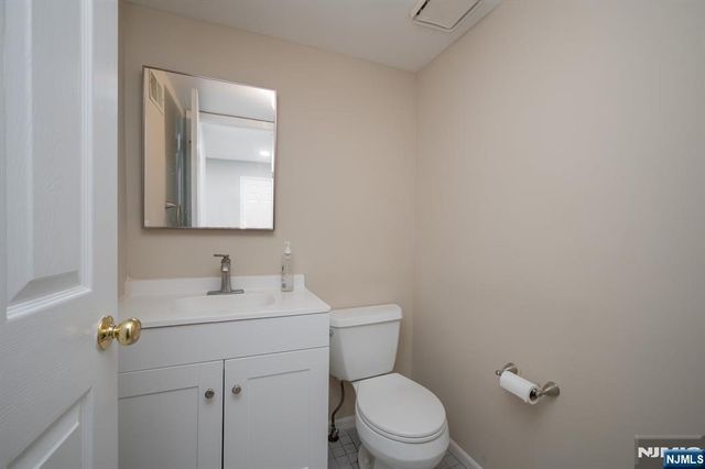 18 Guilford Court, Par-troy Hills Twp., NJ 07950
