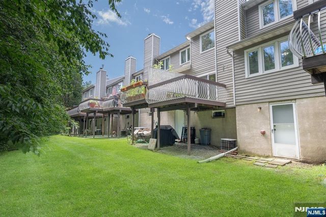 18 Guilford Court, Par-troy Hills Twp., NJ 07950