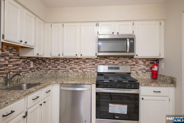 18 Guilford Court, Par-troy Hills Twp., NJ 07950