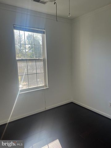 9418 BLACK HAWK CT, Manassas Park, VA 20111