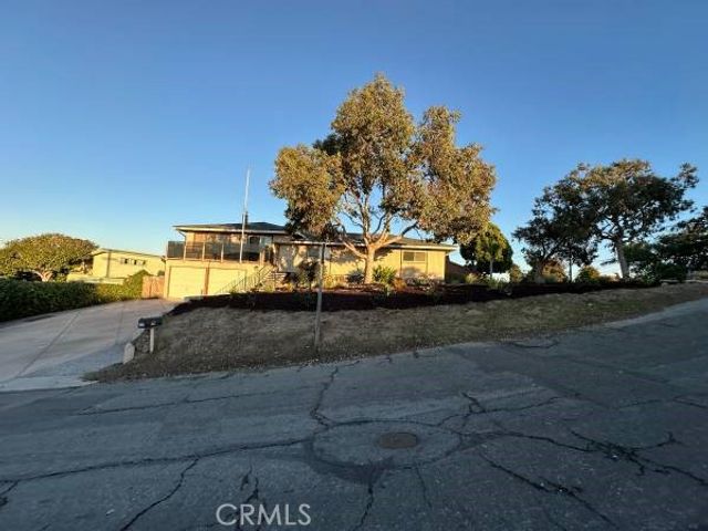 1566 Hillcrest, Arroyo Grande, CA 93420