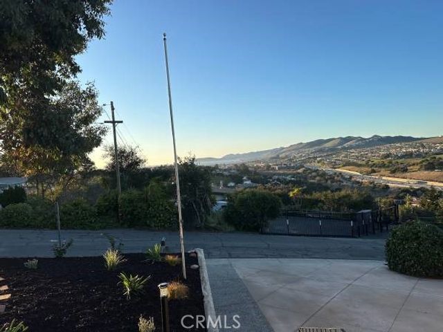 1566 Hillcrest, Arroyo Grande, CA 93420