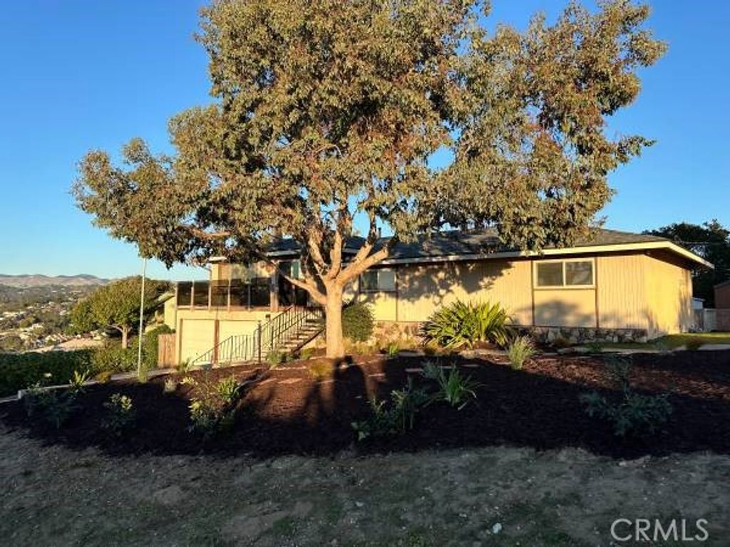 1566 Hillcrest, Arroyo Grande, CA 93420