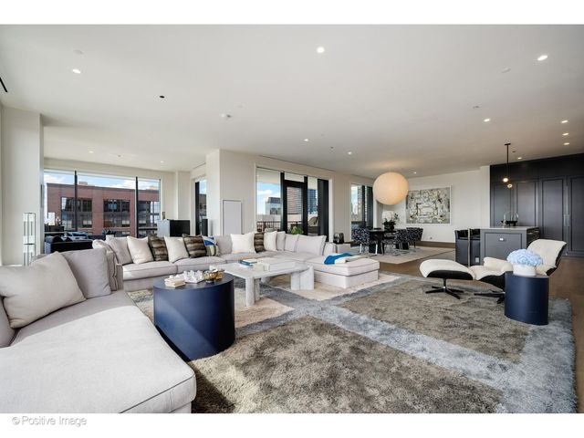 21 N May Street 1103, Chicago, IL 60607