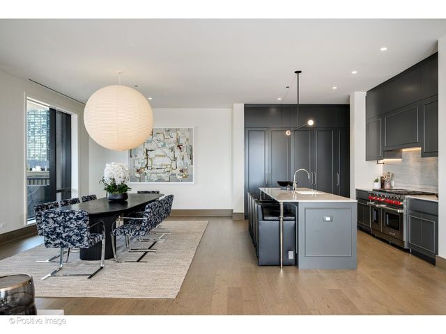 21 N May Street 1103, Chicago, IL 60607