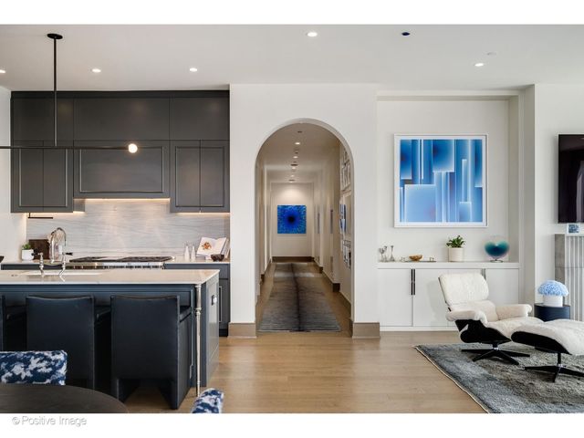 21 N May Street 1103, Chicago, IL 60607