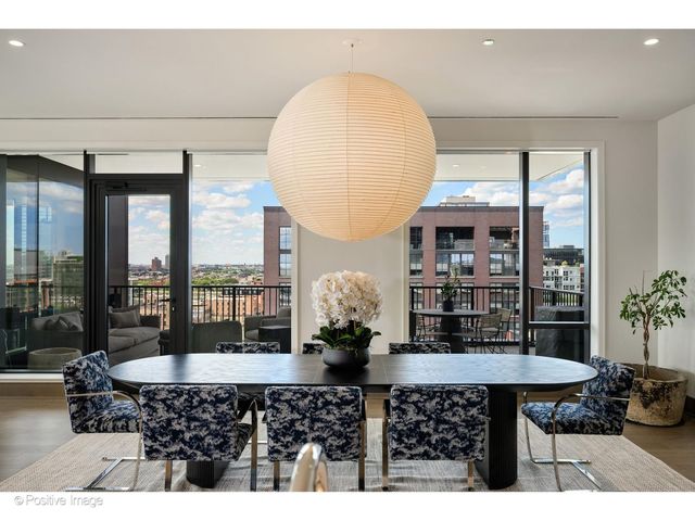 21 N May Street 1103, Chicago, IL 60607
