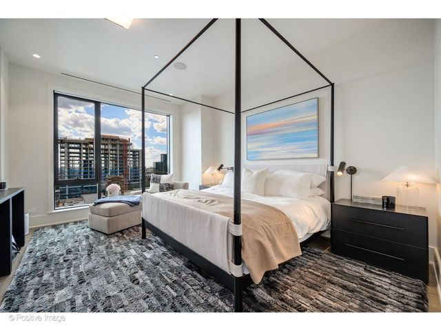 21 N May Street 1103, Chicago, IL 60607