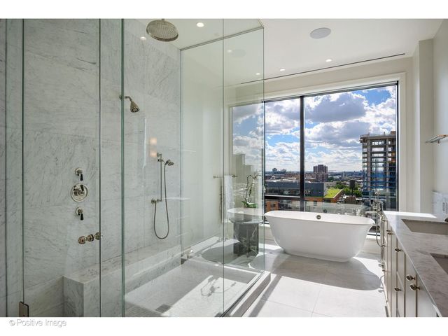 21 N May Street 1103, Chicago, IL 60607