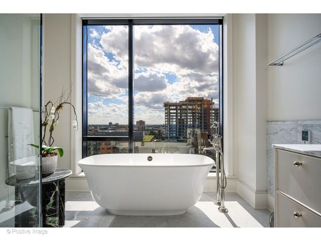 21 N May Street 1103, Chicago, IL 60607