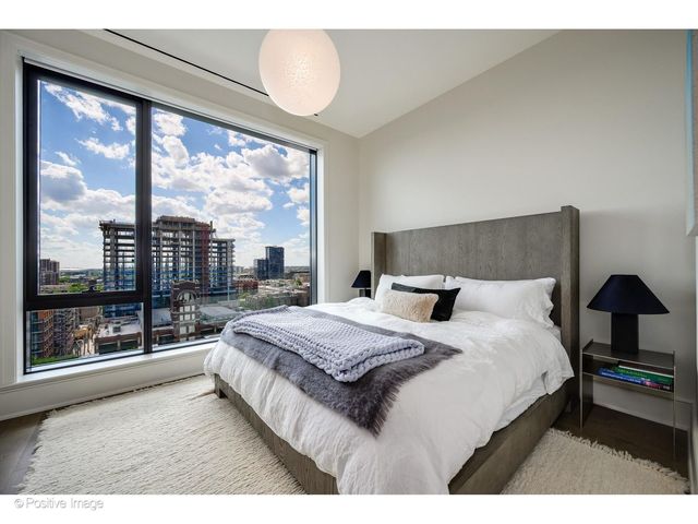 21 N May Street 1103, Chicago, IL 60607