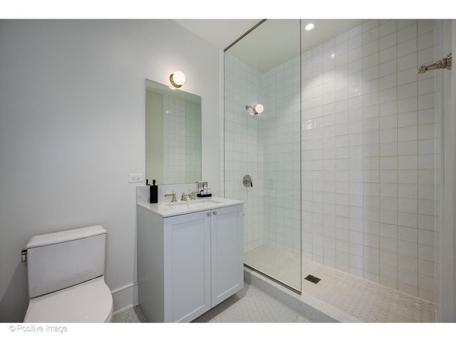 21 N May Street 1103, Chicago, IL 60607