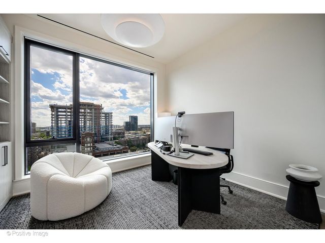 21 N May Street 1103, Chicago, IL 60607