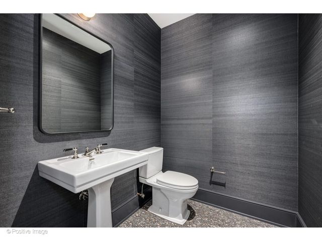 21 N May Street 1103, Chicago, IL 60607