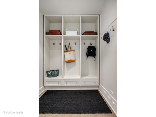 21 N May Street 1103, Chicago, IL 60607