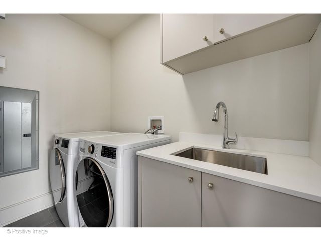 21 N May Street 1103, Chicago, IL 60607