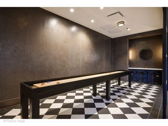21 N May Street 1103, Chicago, IL 60607