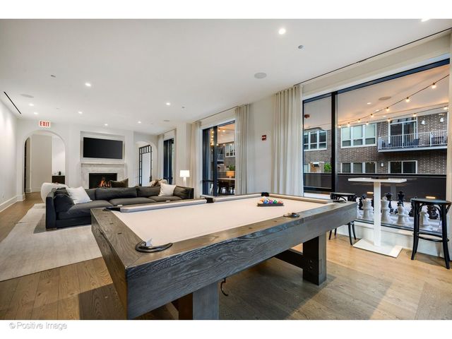 21 N May Street 1103, Chicago, IL 60607