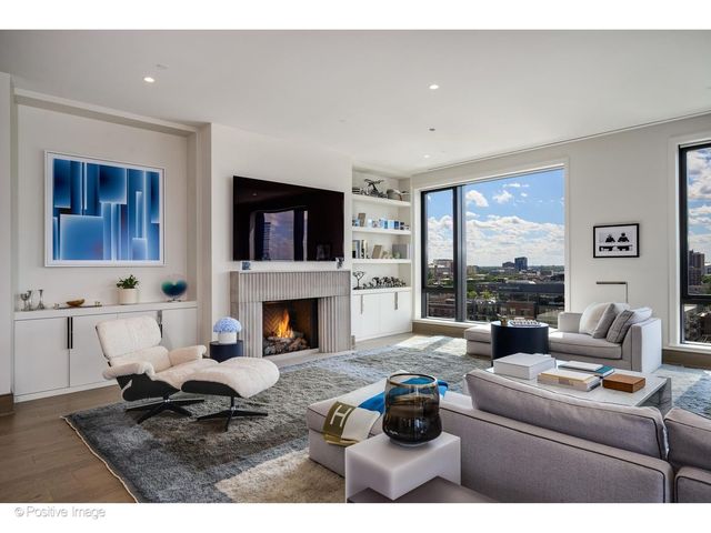 21 N May Street 1103, Chicago, IL 60607