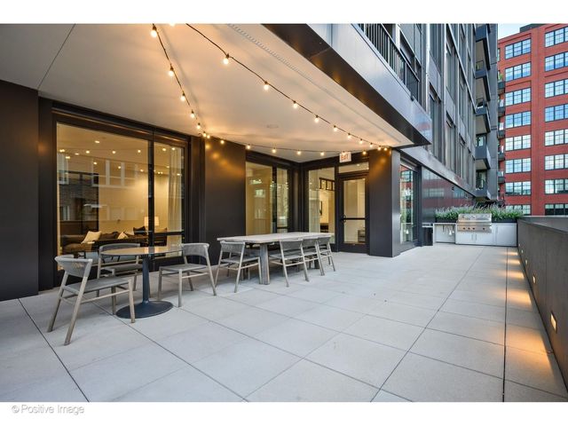21 N May Street 1103, Chicago, IL 60607