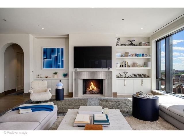 21 N May Street 1103, Chicago, IL 60607