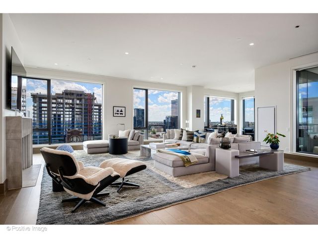 21 N May Street 1103, Chicago, IL 60607