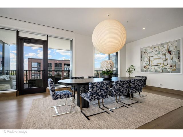 21 N May Street 1103, Chicago, IL 60607