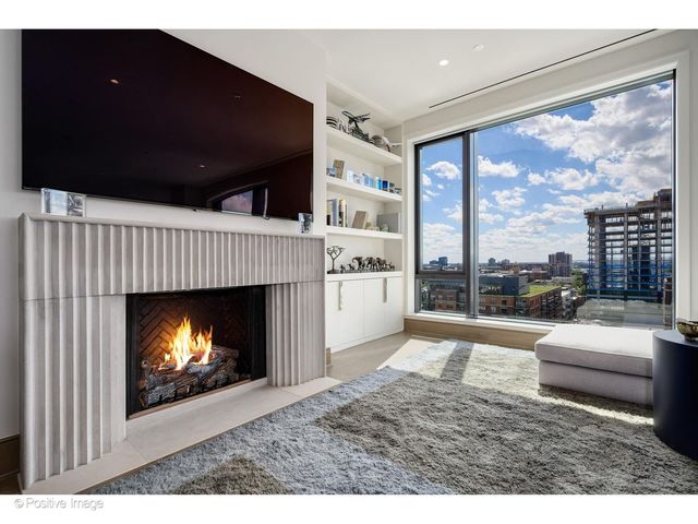 21 N May Street 1103, Chicago, IL 60607