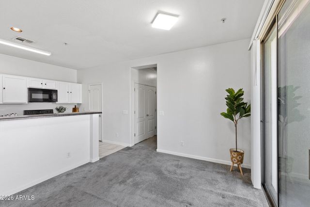 8189 W GROOM CREEK Road, Phoenix, AZ 85043