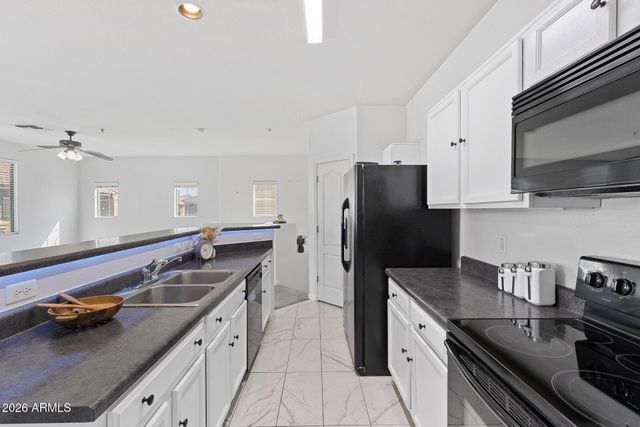 8189 W GROOM CREEK Road, Phoenix, AZ 85043