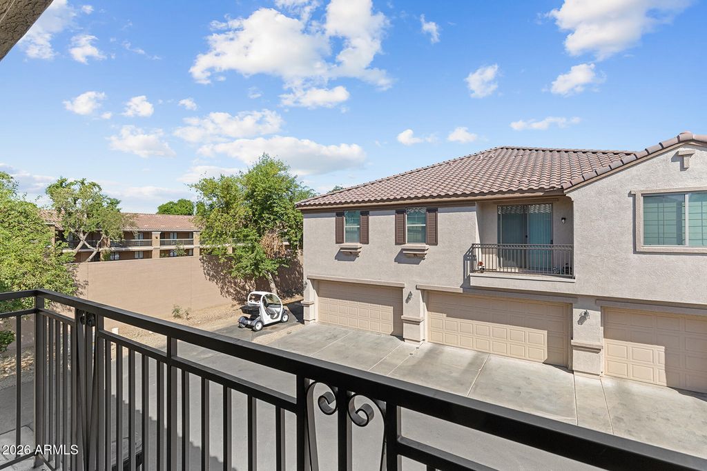 Image 20 of property listing at 8189 W GROOM CREEK Road, Phoenix, AZ 85043