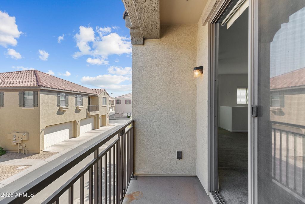 Image 21 of property listing at 8189 W GROOM CREEK Road, Phoenix, AZ 85043