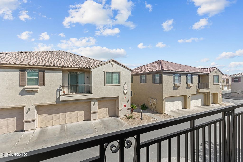 Image 22 of property listing at 8189 W GROOM CREEK Road, Phoenix, AZ 85043