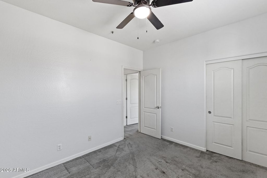 Image 26 of property listing at 8189 W GROOM CREEK Road, Phoenix, AZ 85043