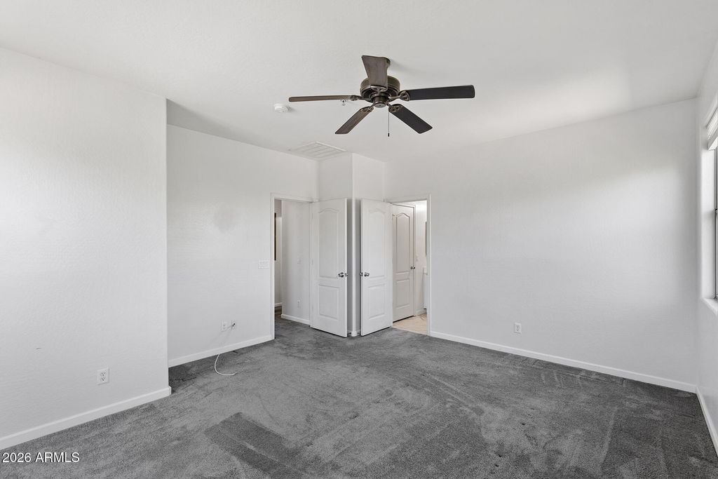 Image 28 of property listing at 8189 W GROOM CREEK Road, Phoenix, AZ 85043