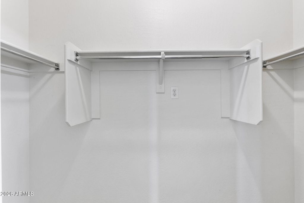 Image 30 of property listing at 8189 W GROOM CREEK Road, Phoenix, AZ 85043