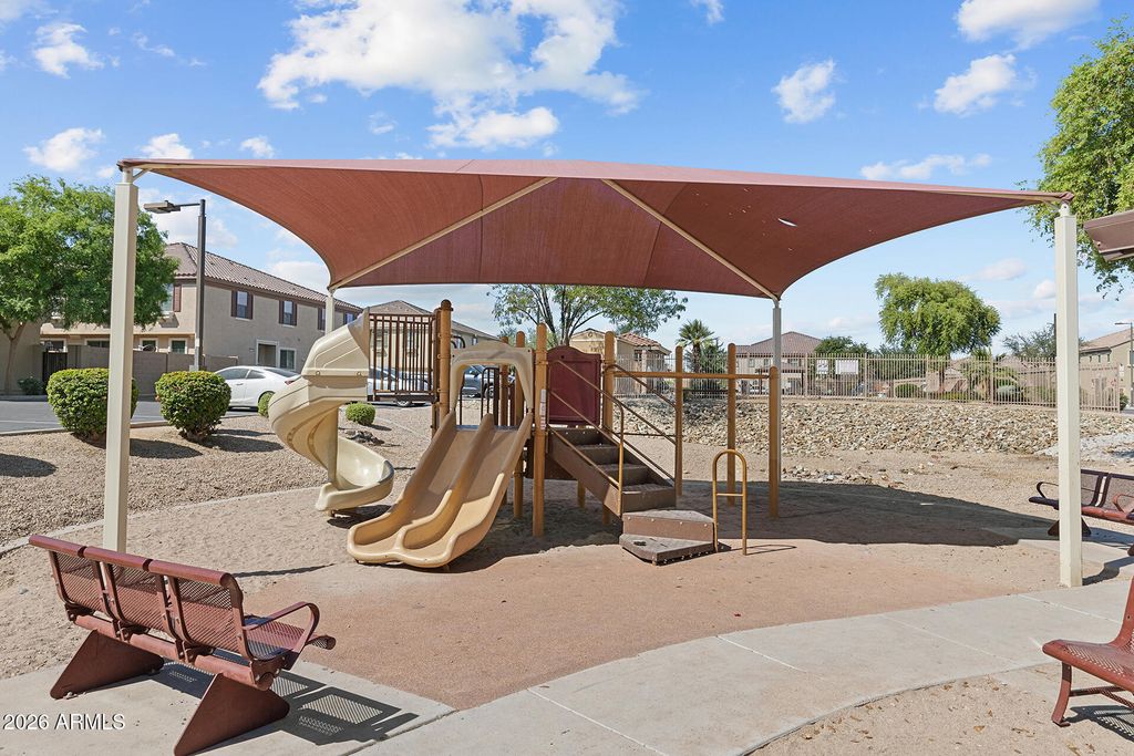 Image 33 of property listing at 8189 W GROOM CREEK Road, Phoenix, AZ 85043