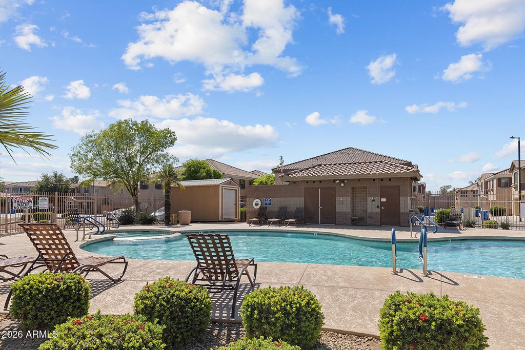 Image 34 of property listing at 8189 W GROOM CREEK Road, Phoenix, AZ 85043