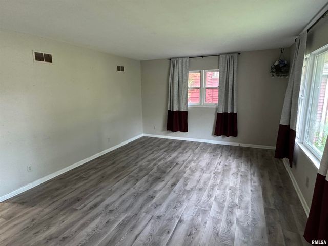 805 N STERLING Avenue, West Peoria, IL 61604