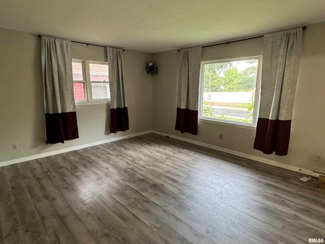 805 N STERLING Avenue, West Peoria, IL 61604